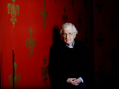Noam Chomsky: Russia is fighting more humanely than the US did in Iraq